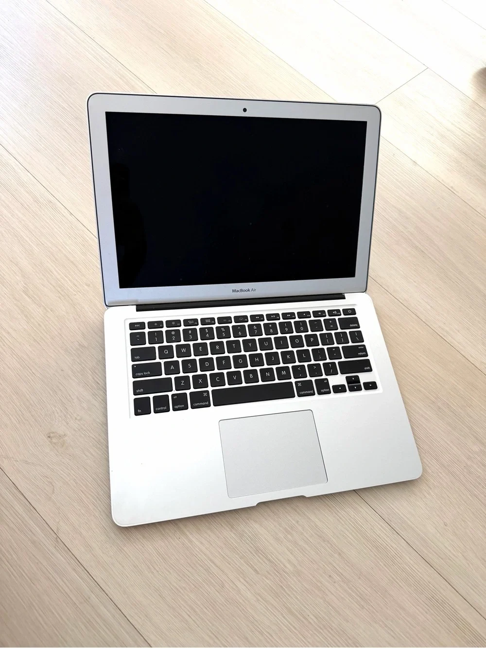 Apple MacBook Air 13 2015 Intel i5 1.6GH 4GB RAM El Capitan - NEEDS NEW BATTERY